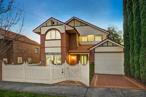 15 Lincoln Road Essendon 3040