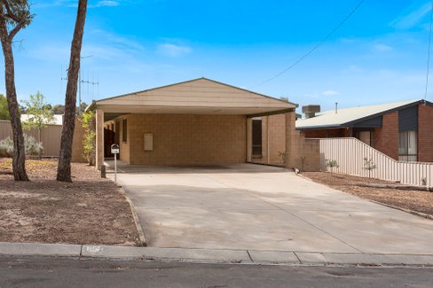 15 Lowe Street, KANGAROO FLAT VIC 3555