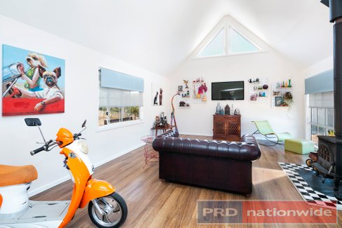 15 Main Street, GORDON VIC 3345