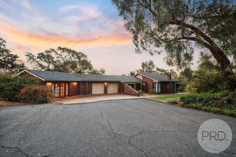 15 Maple Road, LAKE ALBERT NSW 2650