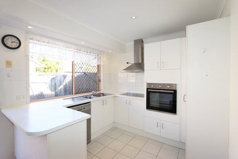 1/5 Melanie Place, LABRADOR QLD 4215