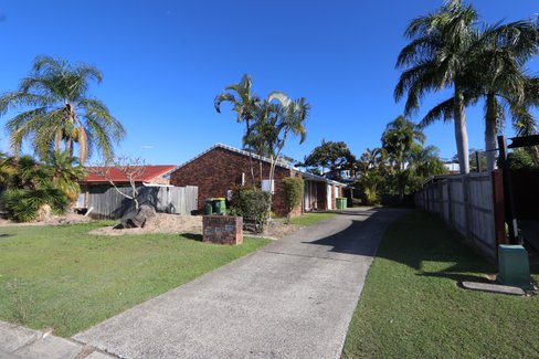 1/5 Melanie Place, LABRADOR QLD 4215