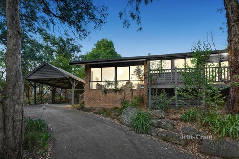 15 Mitchell Avenue Warrandyte 3113