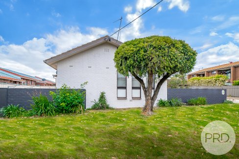 1/5 Nordlingen Drive, TOLLAND NSW 2650