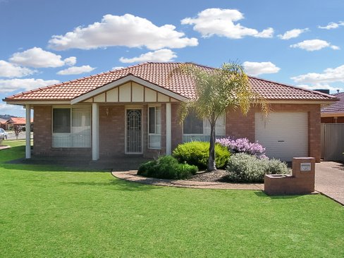 1/5 Paldi Crescent, GLENFIELD PARK NSW 2650