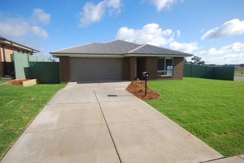 15 Protea Place, FOREST HILL NSW 2651