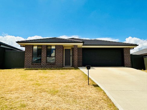 15 Reginald Drive, TAMWORTH NSW 2340