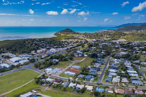 15 Sailfish Court, CANNONVALE QLD 4802