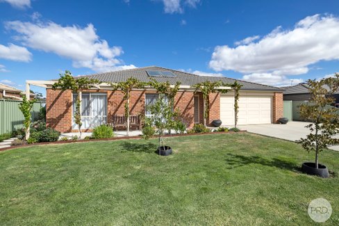15 Selwyn Street, MINERS REST VIC 3352