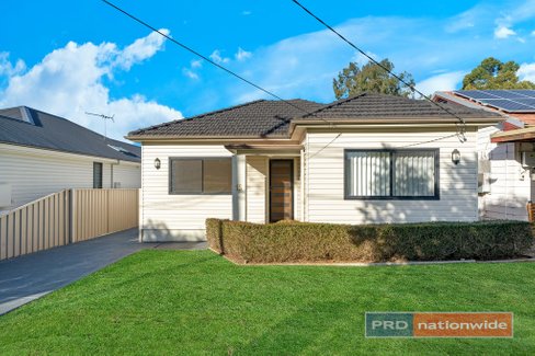 15 Singleton Avenue, EAST HILLS NSW 2213