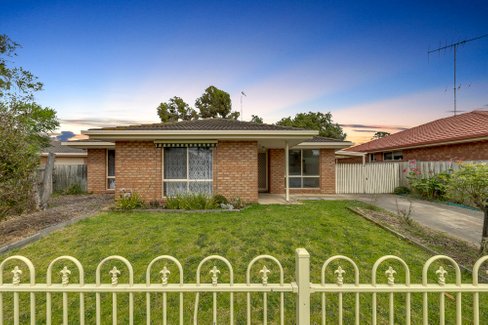 15 Stefania Mews Whittington 3219