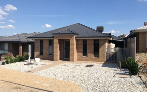 15 Stringybark Court, THURGOONA NSW 2640