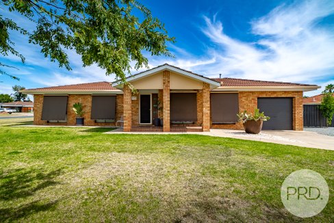 15 Tura Place, GLENFIELD PARK NSW 2650