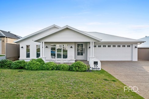 15 Valencia Drive, GOBBAGOMBALIN NSW 2650