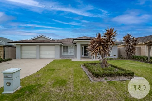 15 Warambee Street, GLENFIELD PARK NSW 2650