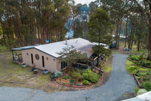 151 Grevillea Drive, ENFIELD VIC 3352