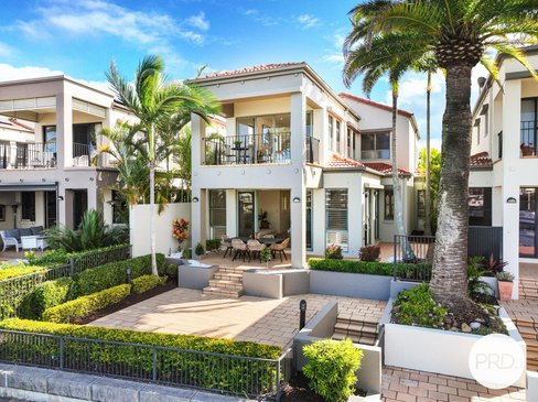 1522 Riverdale Drive, HOPE ISLAND QLD 4212