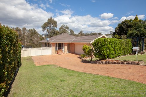 153 Denton Park Drive, ABERGLASSLYN NSW 2320