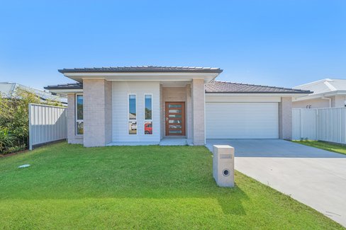 153 Scarborough Way, DUNBOGAN NSW 2443