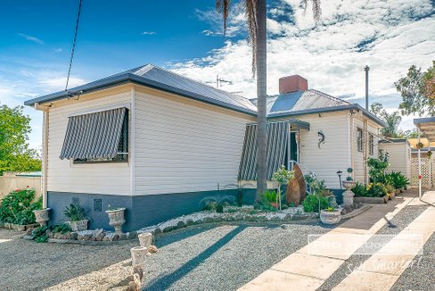156 Macleay Street, MOUNT AUSTIN NSW 2650