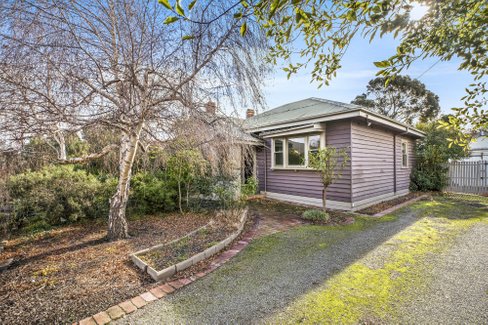 16 Addis Street Geelong West 3218