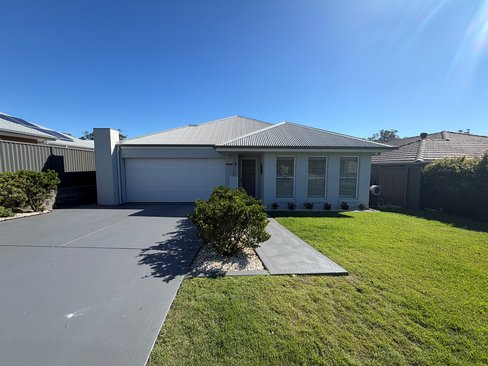 16 Albatross Avenue, SALAMANDER BAY