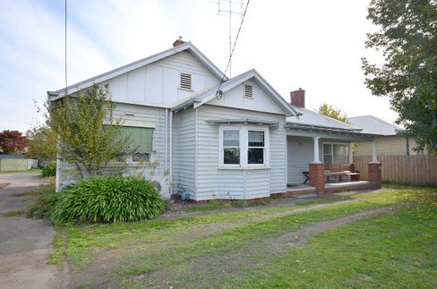 16 Albert Street Sebastopol 3356