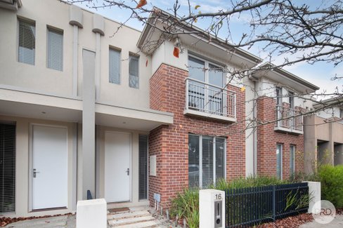 16 Amana Drive, ALFREDTON VIC 3350