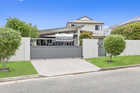 16 Aruma Avenue, BURLEIGH WATERS QLD 4220