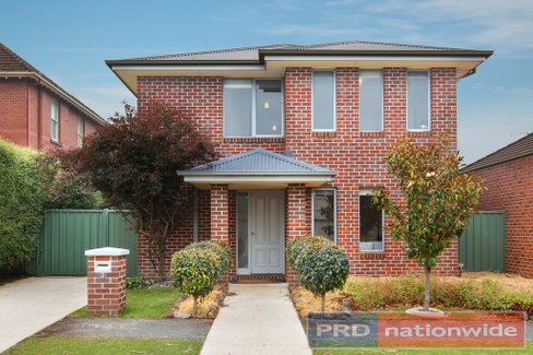 16 Ayrvale Avenue, LAKE GARDENS VIC 3355