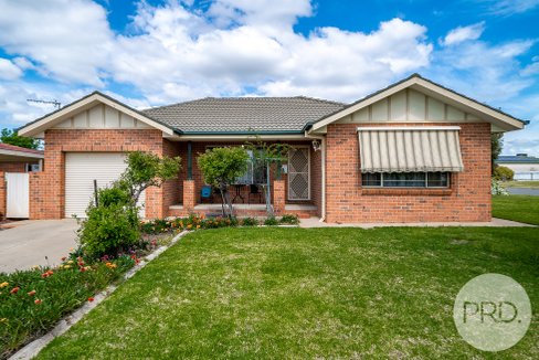 1/6 Bamarook Crescent, GLENFIELD PARK NSW 2650
