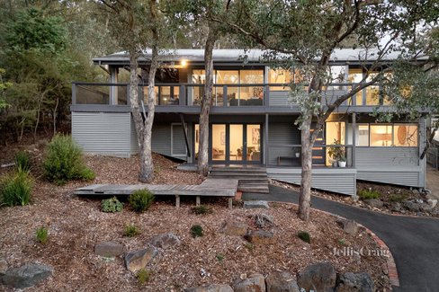 16 Brogil Road North Warrandyte 3113