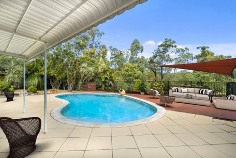 16 Calcita Avenue, ELANORA QLD 4221