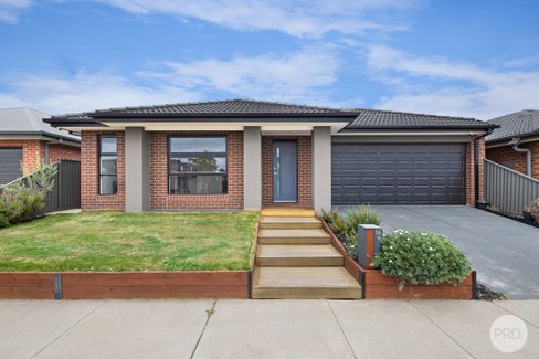 16 Cassinia Court, CANADIAN VIC 3350