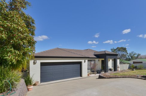 16 Cleary Drive, TAMWORTH NSW 2340