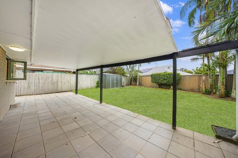 1/6 Crimson Court, Miami QLD 4220