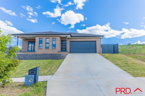16 Currawong Drive, TAMWORTH NSW 2340