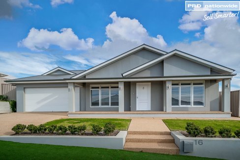 16 Greenway Street, LLOYD NSW 2650