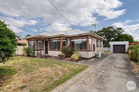 16 Halbert Street, WENDOUREE VIC 3355