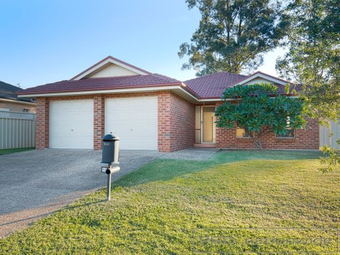 16 Hargreaves Circuit, METFORD NSW 2323