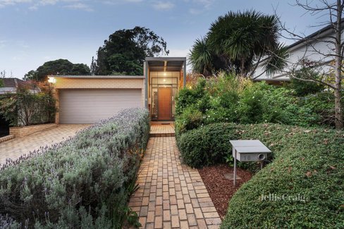 16 Hartlands Road Ivanhoe East 3079