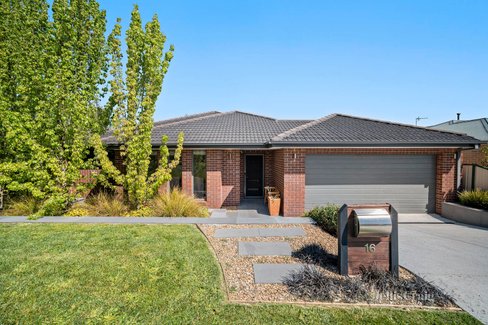 16 Horwood Drive Mount Clear 3350