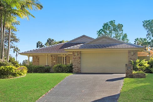 16 Huntingdale Place, BANORA POINT NSW 2486