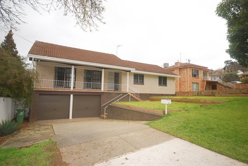 16 James Street, KOORINGAL NSW 2650