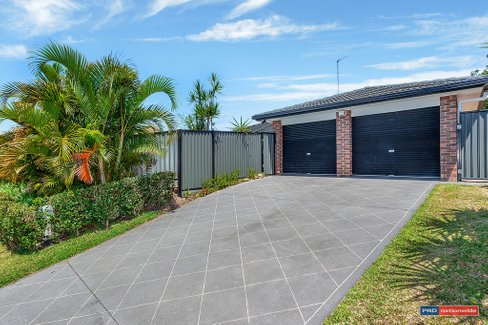 16 Kerria Crescent, ASHMORE QLD 4214