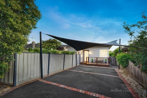 1/6 Lake Avenue Mitcham 3132