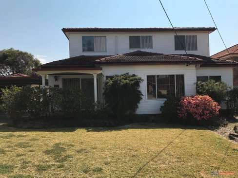 16 Leah Avenue, PICNIC POINT NSW 2213