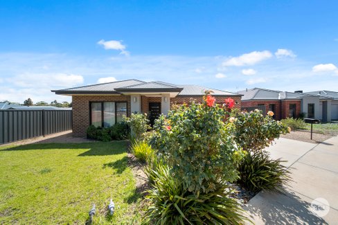 16 Levanda Boulevard, JACKASS FLAT VIC 3556