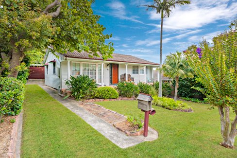 16 Lionel Avenue, SHOAL BAY NSW 2315