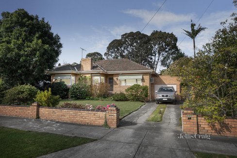 16 Magnolia Road Ivanhoe 3079